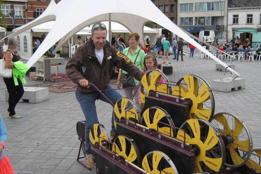 Straattheater met de Poëziefiets