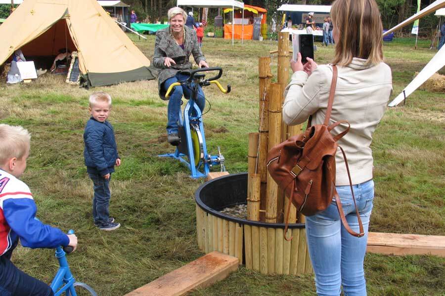 Waterpret pedal power straattheater