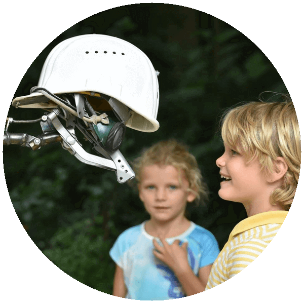 Straatheater act Dikkie Dik en de Kipkar