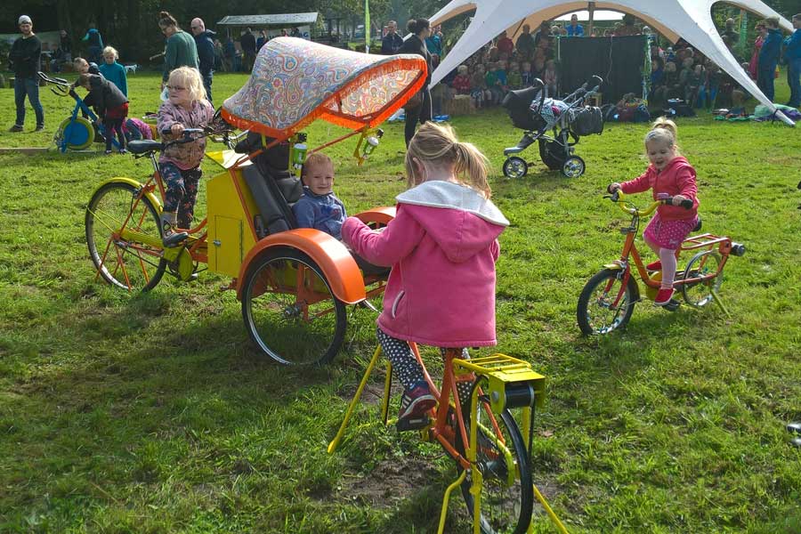 Street animation with Relax Riksja